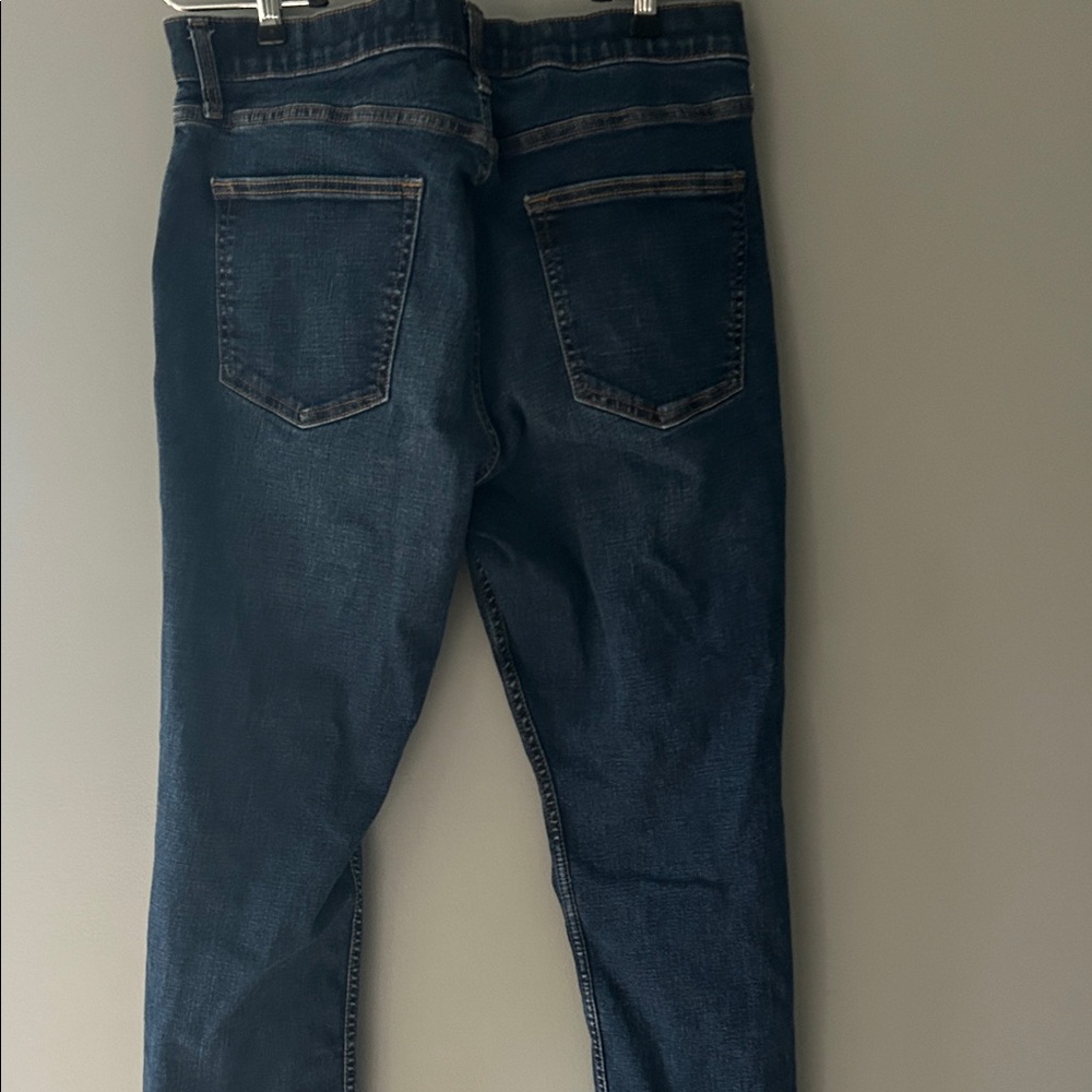 Old Navy Slim Straight Jeans in Dark Wash Blue - Picture 4 of 5